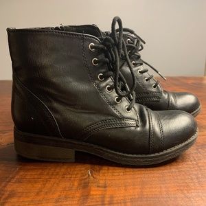 Girls Steve Madden  Combat Style Bootie
